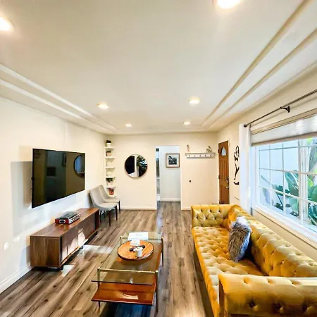 Modern 2-Bedroom Apartment In Heart Of The City